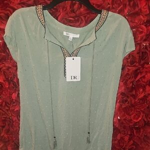 DR2 NWT Women's Mint Green Blouse with Patterned Accents Size Large